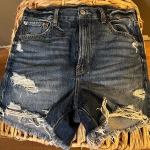 American Eagle 90’s Boyfriend Shorts